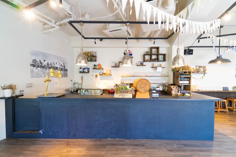 GOBLIN.横浜元町CAFE店｜カウンターでドリンクや軽食の提供シーンを撮影可能