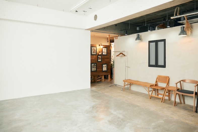 STUDIO BENBEN 九段下・市ヶ谷｜白壁×モルタルスペース