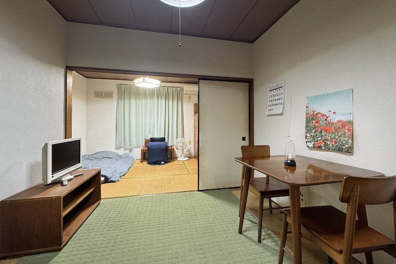 小竹向原アパート / 高商スタジオ｜【106】グリーンのカーペット側も使用して引きじり確保も可能