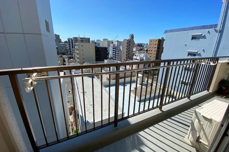 亀戸901マンションスタジオ｜街並みを背景に撮影できるベランダスペース