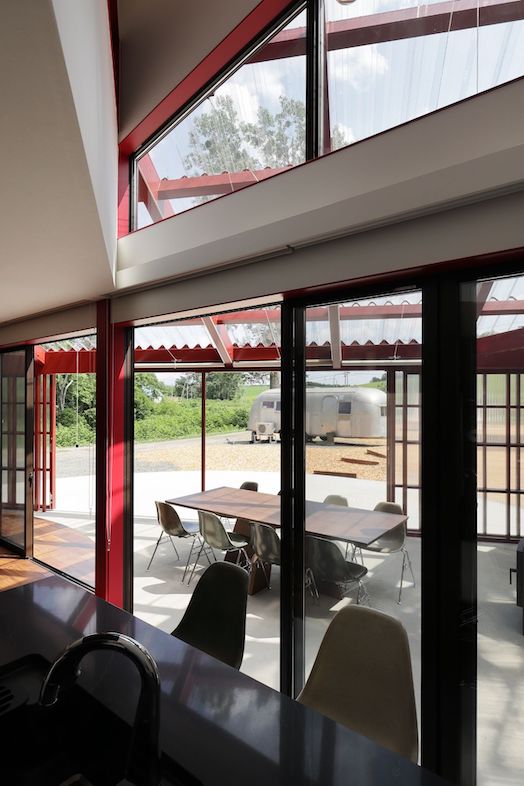 Villa Hokuto｜【キッチンカウンター】自然光が柔らかく差し込みます