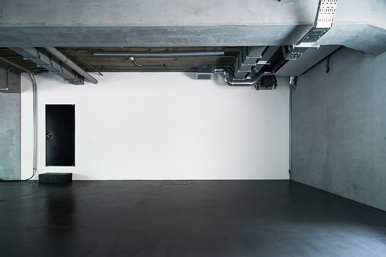 noru studio｜アパレルや商品撮影にも使いやすい大きな白壁を背景にしたシンプルな撮影スペース