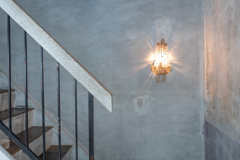 スタジオクークー︎｜【3F】モルタル調の壁