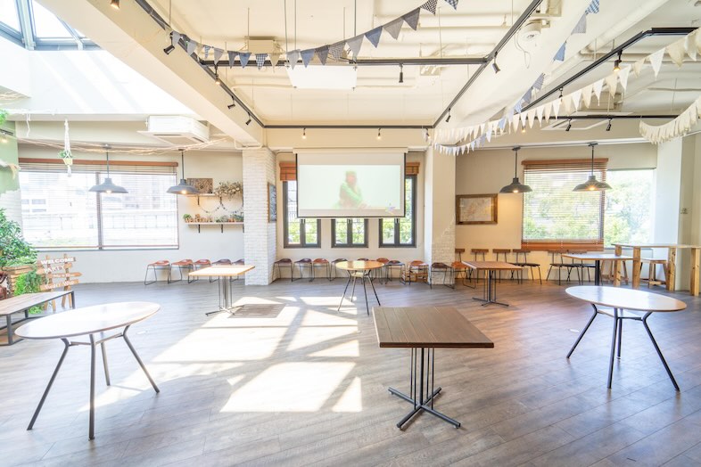 GOBLIN.横浜元町CAFE店｜プロジェクターも活用可能