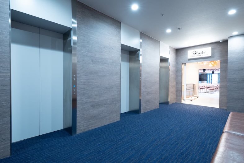 GOBLIN.新宿LOUNGE店｜来場シーンや導入カットに使いやすいエントランス