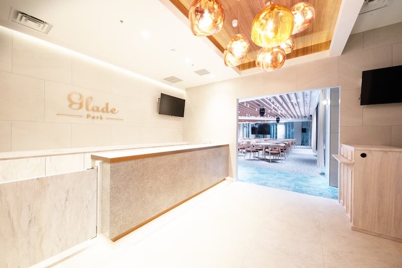 GOBLIN.新宿LOUNGE店｜チェックインや案内シーンが撮れるラグジュアリーなエントランス