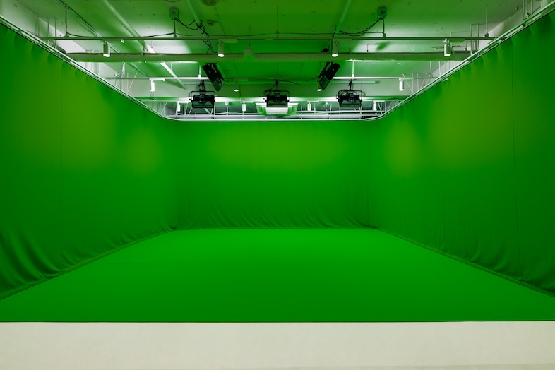 92 STUDIO｜4面グリーンバックで合成撮影が思いのままなので、バーチャル背景の撮影や動画コンテンツ、VTuber収録にも最適