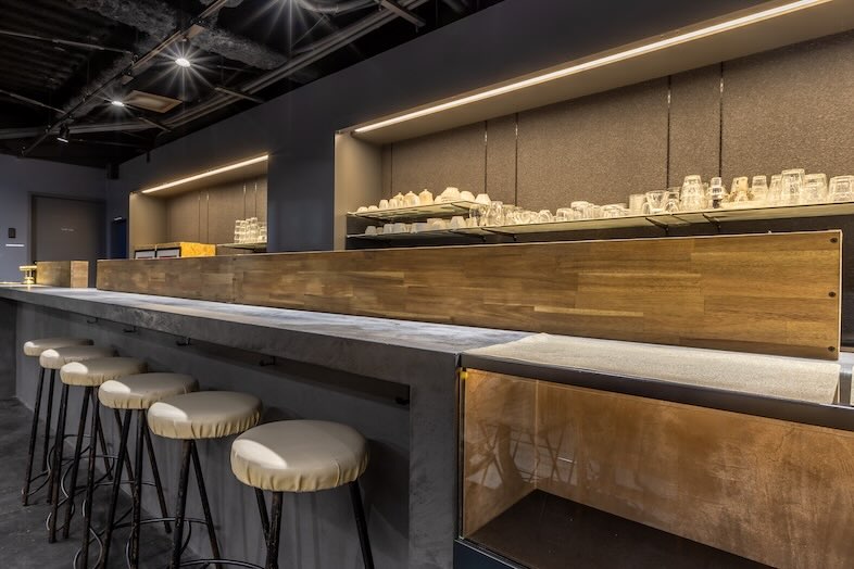 CafefleurLOUNGE心斎橋｜おしゃれなカウンターバーはインタビュー撮影や企業動画の撮影にも活かせます