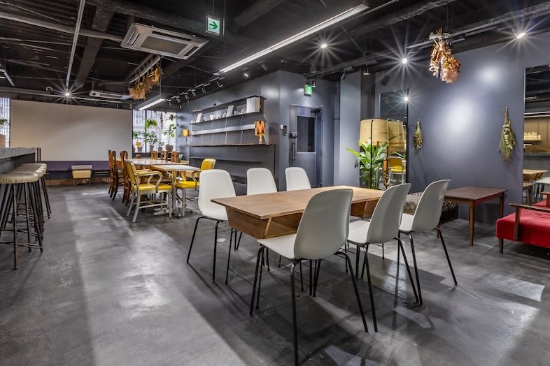 CafefleurLOUNGE心斎橋｜奥行きのある全体カット