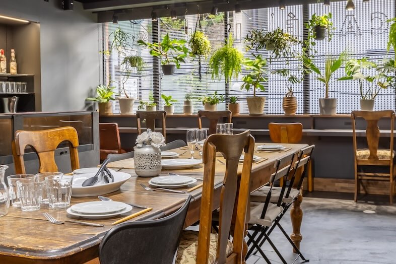 CafefleurLOUNGE心斎橋｜SNS向けのカフェ系ショート動画にも最適な抜け感