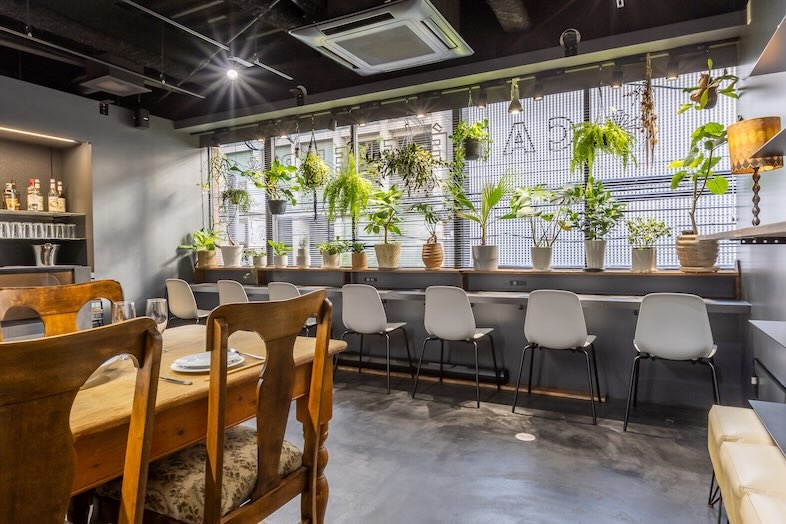 CafefleurLOUNGE心斎橋｜商品撮影はもちろん、語りシーンのインタビュー、リラックスしたトーク番組、配信収録にも最適