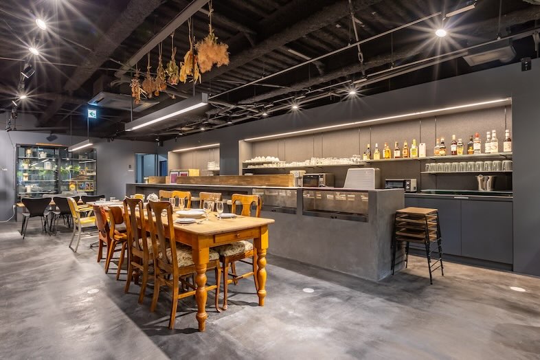 CafefleurLOUNGE心斎橋｜奥行きのある空間は、イベント風景の再現、CM撮影、セミナー収録などに最適