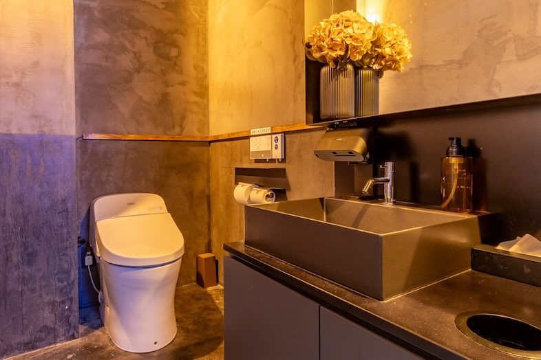 CafefleurLOUNGE心斎橋｜トイレ＆洗面台あり