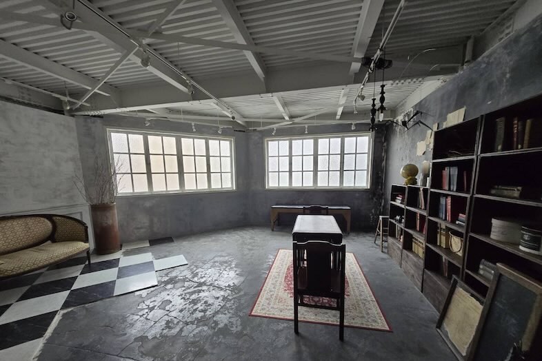 スタジオクークー︎｜【2F】複数の窓から自然光が差し込みます