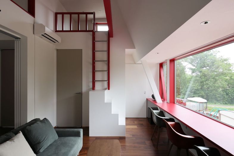 Villa Hokuto｜【メインベッドルーム】ロフト部もあるベッドルームは、リモートワークや作業風景の撮影も可能