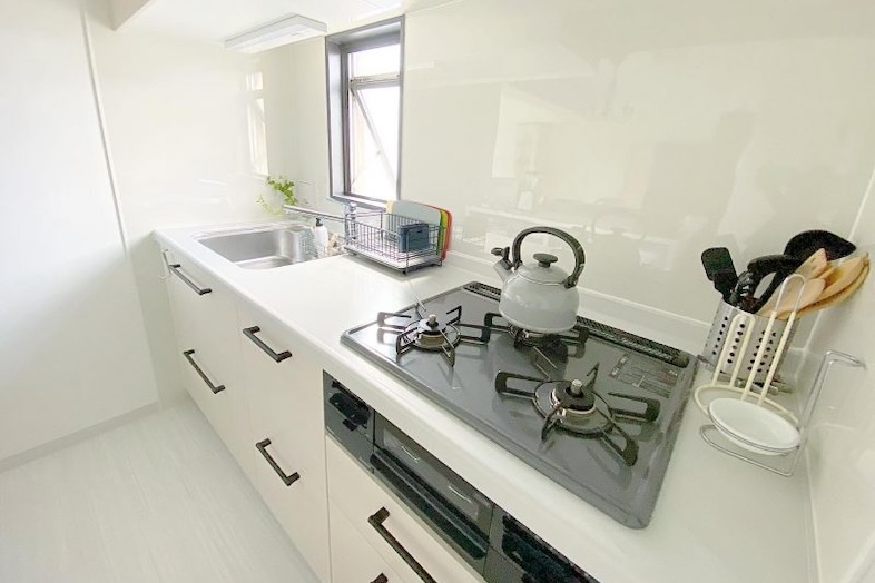 亀戸902マンションスタジオ｜3口コンロのある広々とした調理スペース