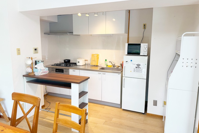 上野毛マンション / 高商スタジオ｜【001号室】キッチンエリアも調理シーンなどのイメージで、引きの画が撮れる間取り