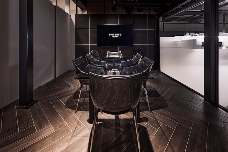 RAISONNE AKASAKA｜【B1F】MTGルームは撮影中の進行確認やプロジェクト打ち合わせにも便利