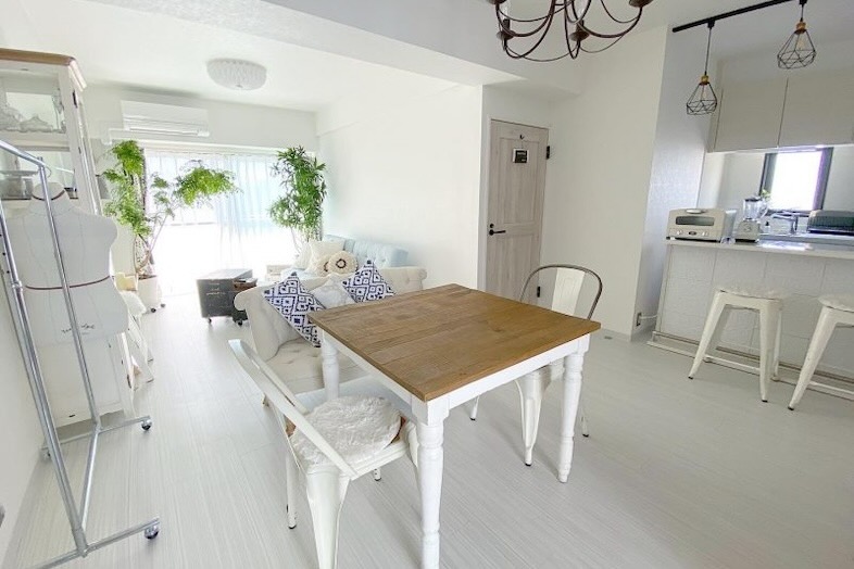 亀戸902マンションスタジオ｜明るいダイニングスペース