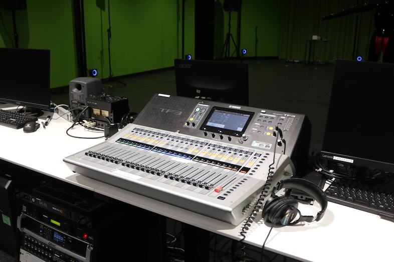 トメロンスタジオ｜配信・撮影を支える高機能ミキサーも常設