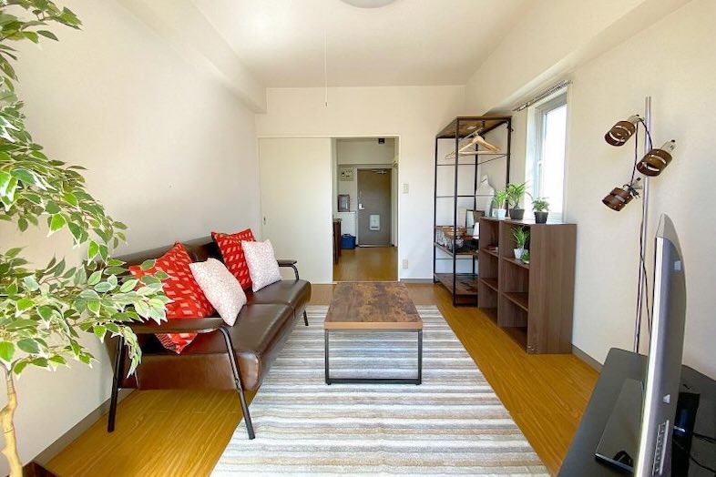 亀戸901マンションスタジオ｜リビングの窓側からのアングル