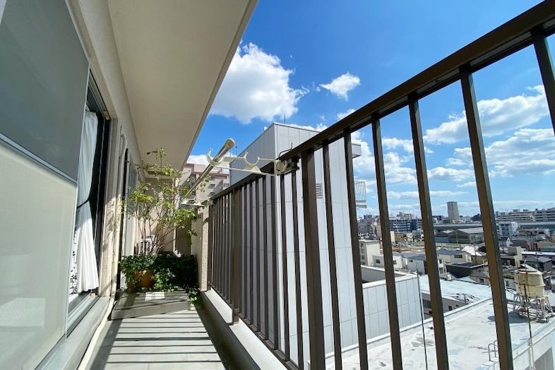 亀戸902マンションスタジオ｜奥行きのあるベランダスペース