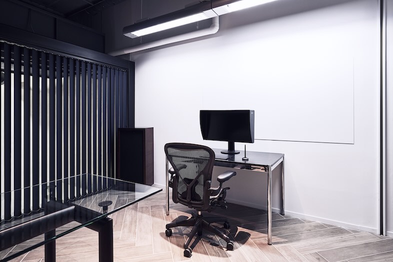 RAISONNE AKASAKA｜【B1F】MTGルームは撮影中の進行確認やプロジェクト打ち合わせにも便利