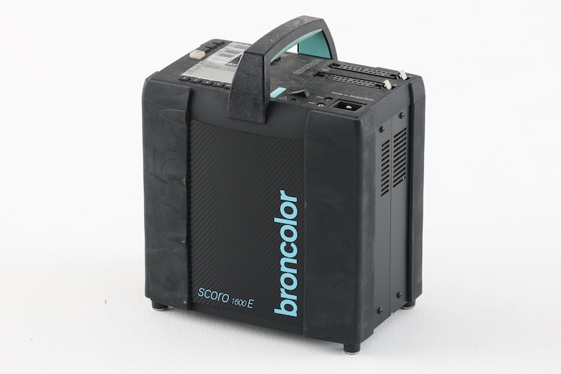 海岸通りスタジオ｜broncolor Scoro 1600 E プロ向けストロボジェネレーターもご用意してます