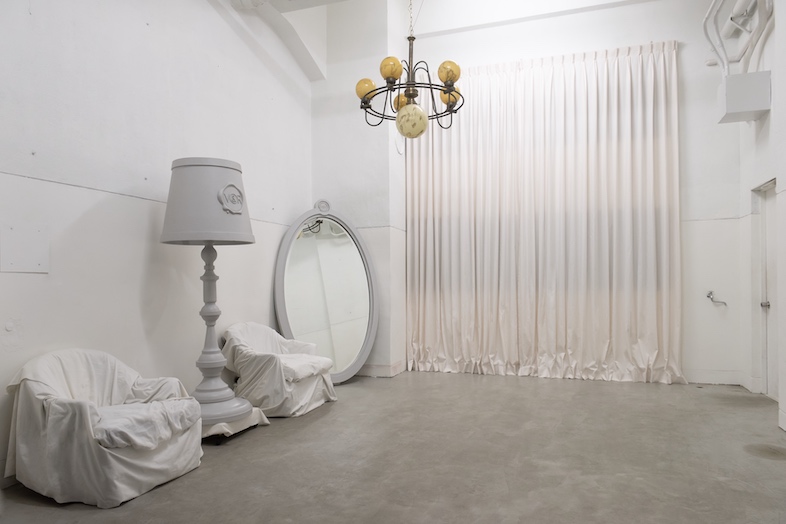 sleepingtokyo.studio｜【WHITE ROOM】白で統一された家具