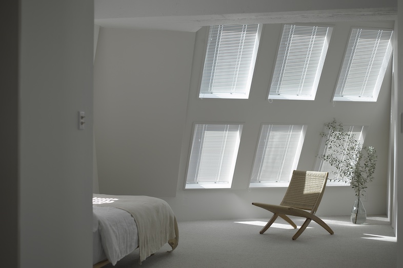 swamp studio｜6連窓が印象的な空間