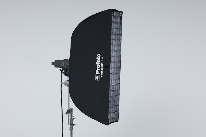 海岸通りスタジオ｜Profoto1 x 4ftソフトボックスは、グリッド、アダプターセットで、5,500円/日でお貸出しいたします