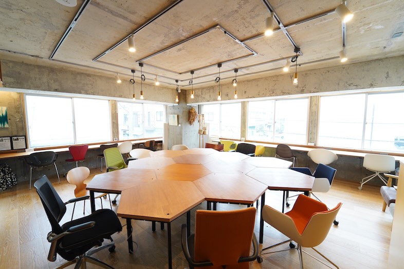 REDO Park｜自然光と照明のバランスが絶妙な撮影環境なので、商品カットやインタビュー動画にも最適