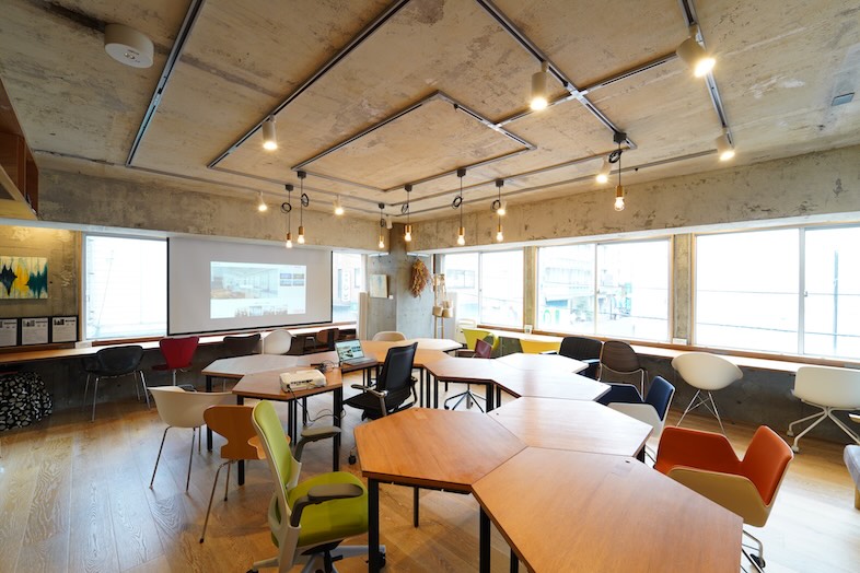 REDO Park｜座談会撮影やライブ配信時に参加者同士がちょうど良い距離感を保てる空間