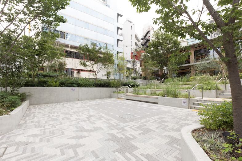 GOBLIN.渋谷PARK店｜建物との高低差がドラマチックな構図を演出するため、MV撮影にもおすすめ