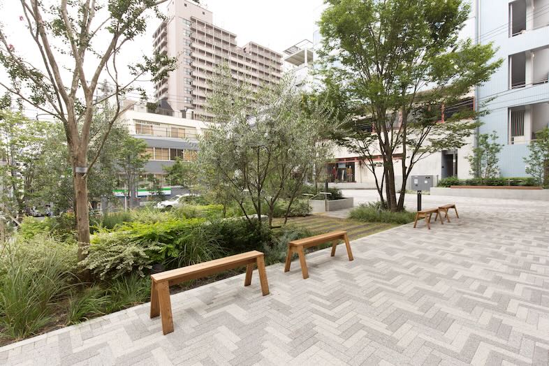 GOBLIN.渋谷PARK店｜街路樹と高層ビルのコントラストが都市的ストーリーを表現する舞台に最適