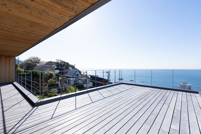 KURUWA OCEAN VIEW｜まるで絵画のように広がるテラスビューはサンセットの時間帯もドラマチックでおすすめ