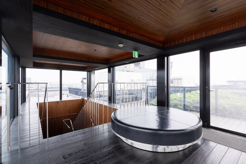 GOBLIN.お台場BLDG店 -BAR-｜360度の開放感！窓際ラウンジでの会話シーンやCM撮影に