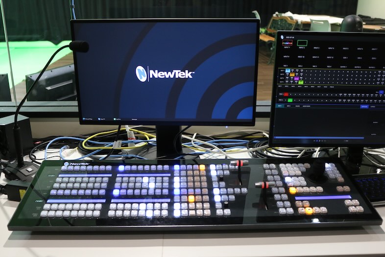 トメロンスタジオ｜専用コントロールパネルで複雑な映像演出も自在に操作可能