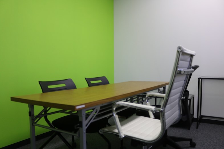 トメロンスタジオ｜打ち合わせや小規模ミーティングに最適な会議スペース