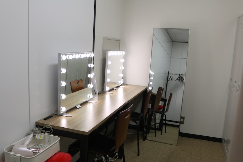トメロンスタジオ｜明るく清潔なメイクルーム