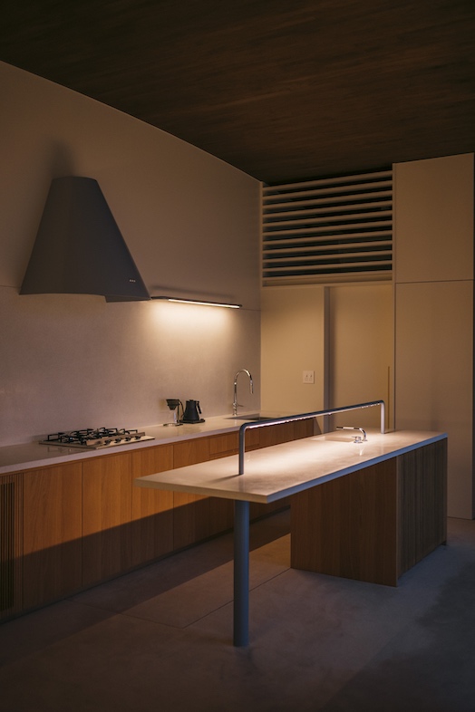 TACTILE HOUSE OSAKA｜【2F】時間帯によって表情の変わるキッチンエリアは、商品撮影に最適です