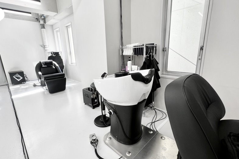 HAIRCAMP STUDIO｜広々としたシャンプー台