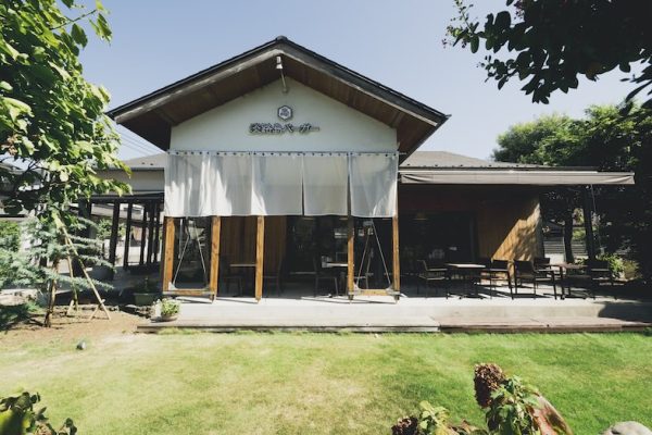 歴史ある蔵の趣を背景に◎