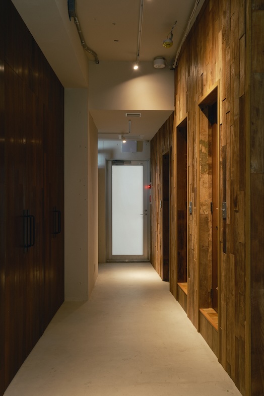 Casa ZIZO – studio&wine｜廊下スペース