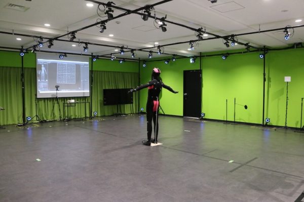 クロマキー背景×モーキャプスーツでバーチャル世界へ完全没入可能