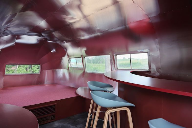 Villa Hokuto｜【エアストリーム内観】インタビューやトーク撮影にも