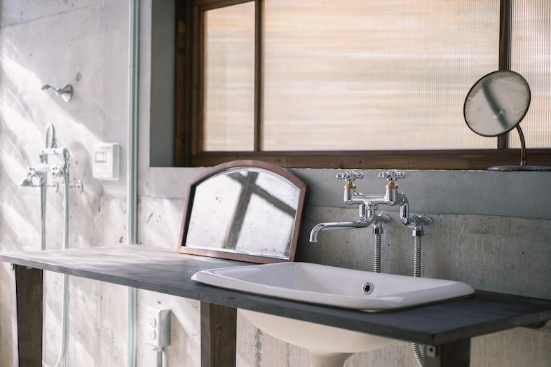 unbox okuōme｜【Bathroom】洗面台まわりを引きで捉え、生活感を抑えたライフスタイルカットが撮れる