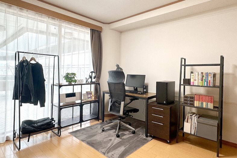 新宿2丁目マンション・オフィス・屋上スタジオ / 高商スタジオ｜【マンションスタジオ】シックにまとめられたデスクスペース