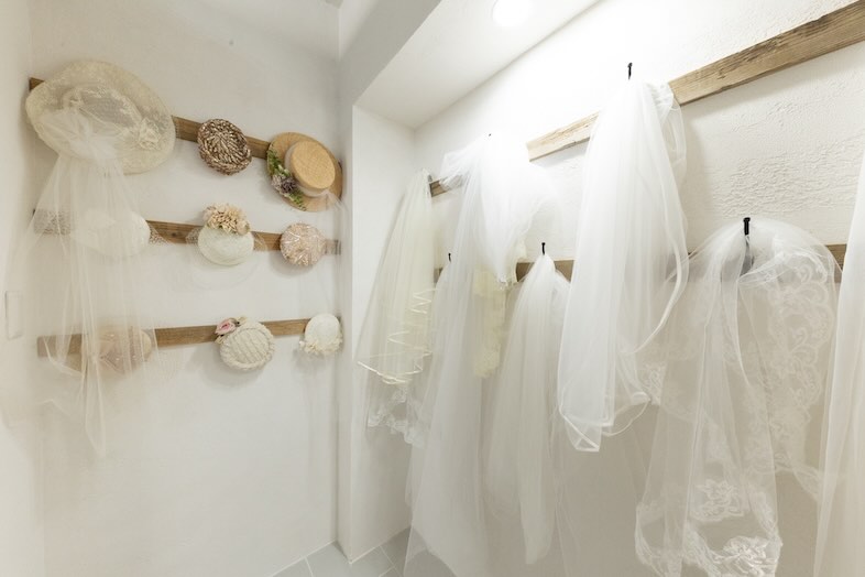 スタジオオウル馬喰町店｜ヴェールを含め、撮影用の小物類は全て無料で利用可能