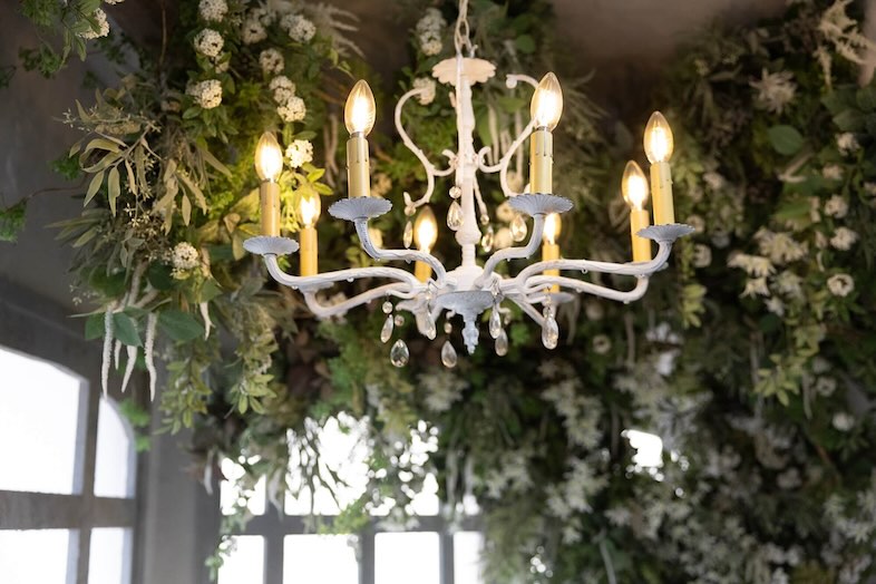 スタジオオウル馬喰町店｜ふんわりと光るシャンデリアはいつものカットをワンランク上の仕上がりに